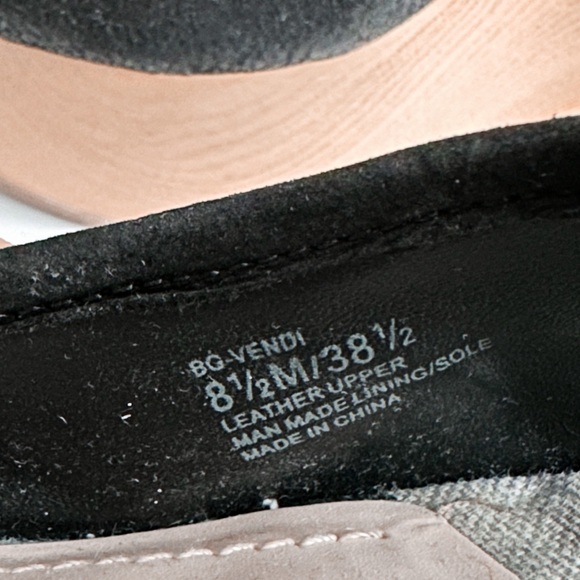 BCBG || Cut Out Wedges || Size 8.5 - Picture 8 of 8